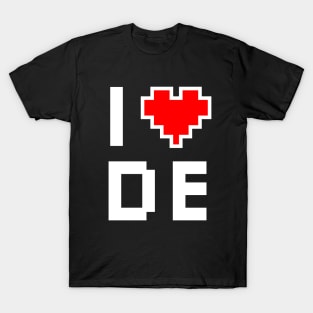 I Love DE - Pixel heart for Delaware gamer T-Shirt